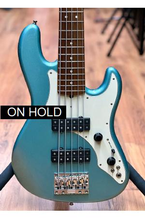 Fender Artist Series Roscoe Beck Signature Bass Teal Green (1996) Fender Artist Series Roscoe Beck Signature Bass Teal Green (1996)